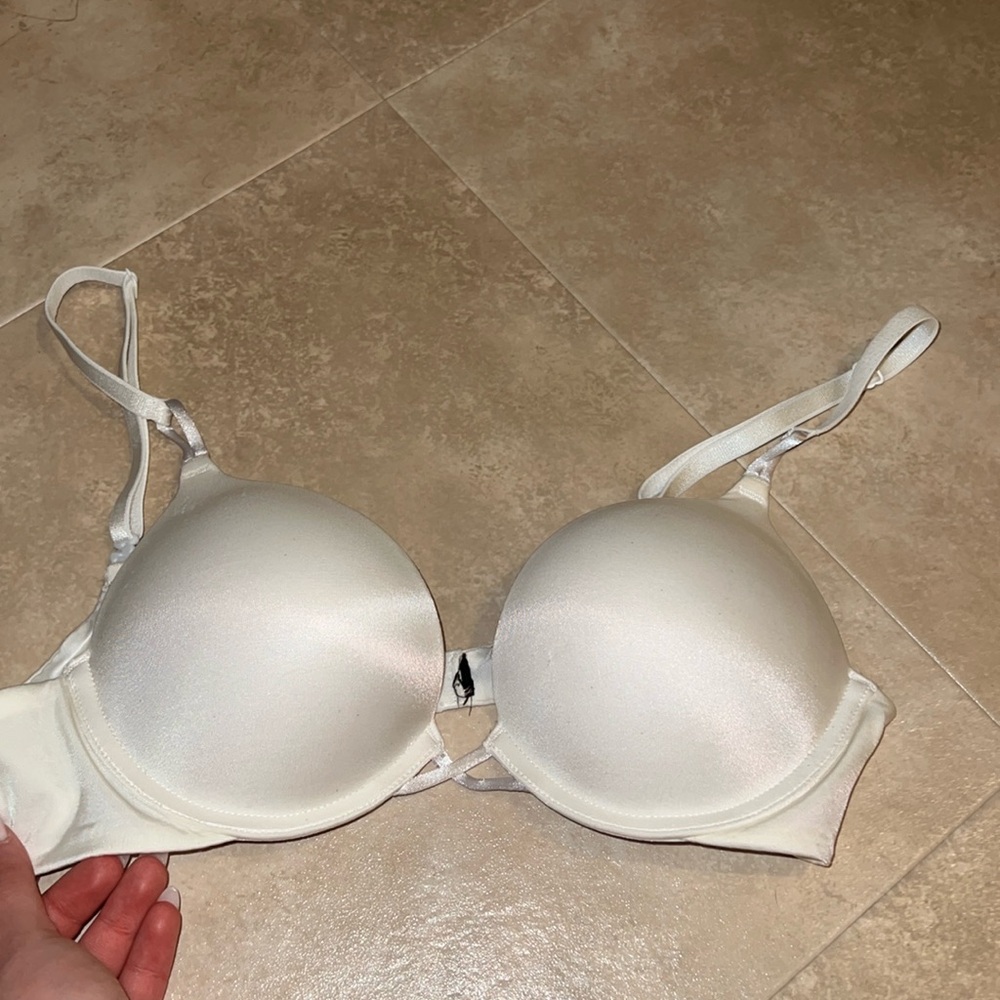 White bombshell bra victorias secret